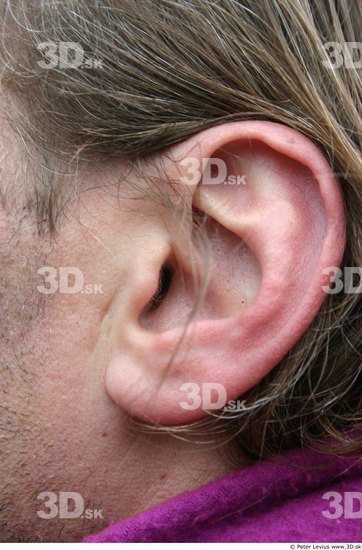 Ear Man White Average