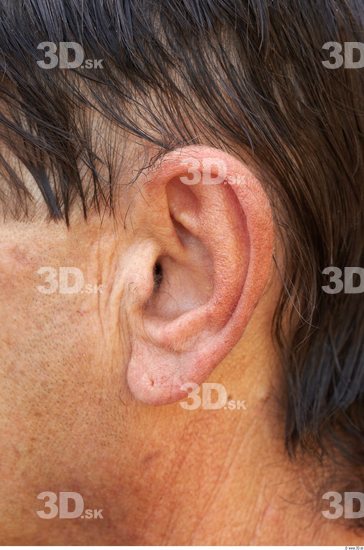 Ear Man White Average