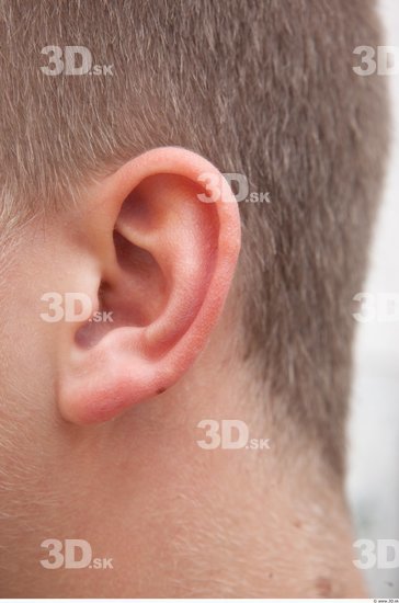 Ear Man White Average