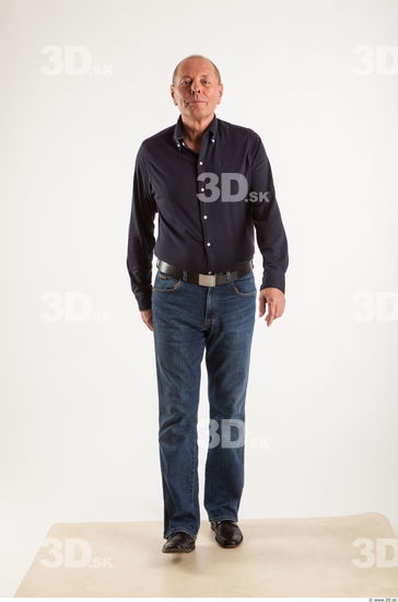 Walking pose blue deep shirt jeans of Ed