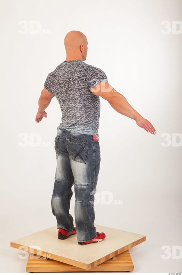 Whole body modeling reference blue jeans gray tshirt
