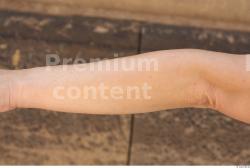 Forearm Woman White Average